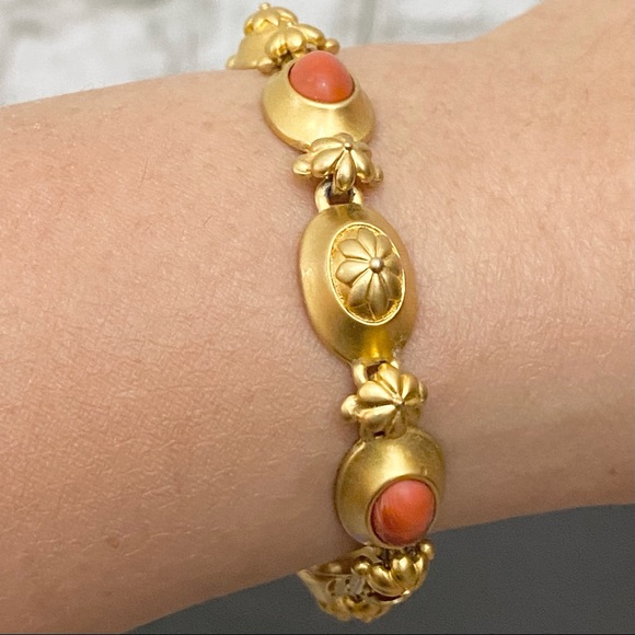 Vintage MONET Signed Coral Orange Cabochon Gold-tone Link Bracelet - Picture 4 of 12